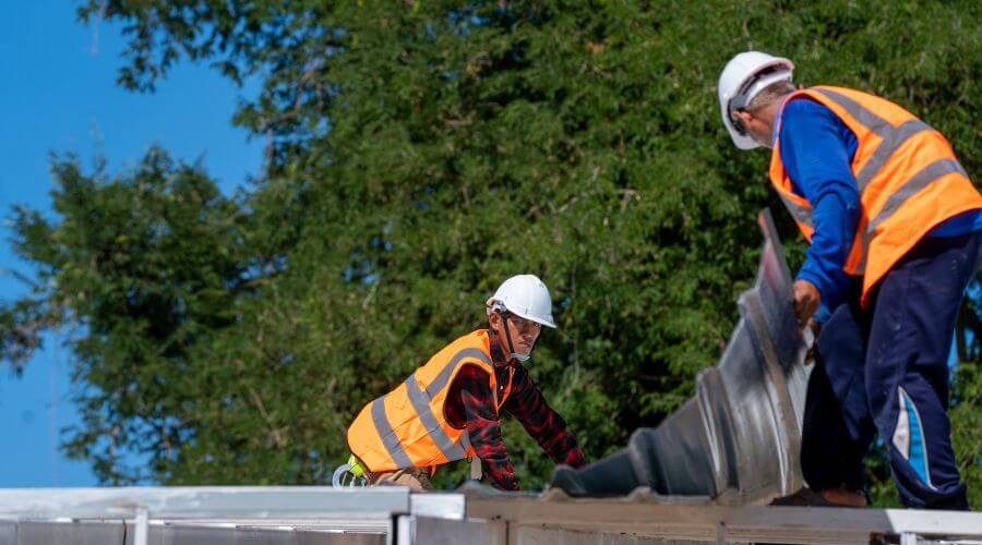 Professional gutter cleaning in Simsbury, CT